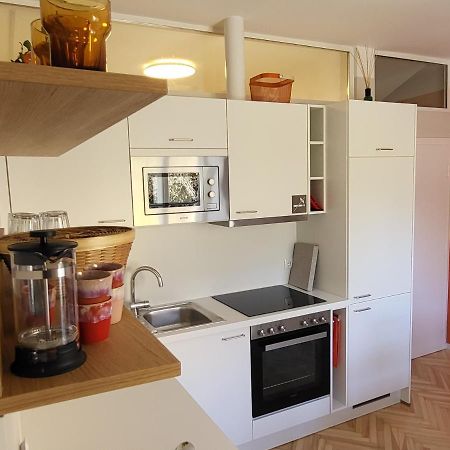Orange Flat By Grazrentals Highest Standard & Free Parking 외부 사진