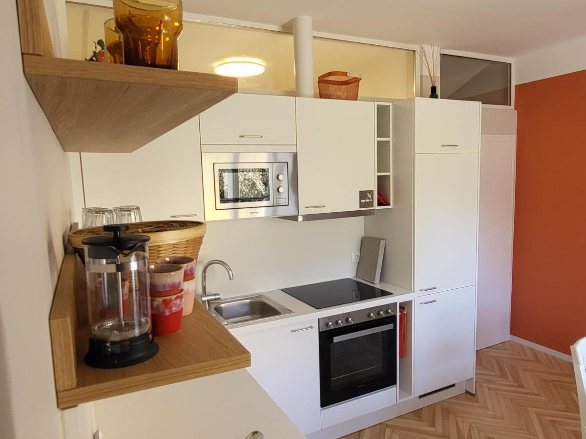 Orange Flat By Grazrentals Highest Standard & Free Parking 외부 사진